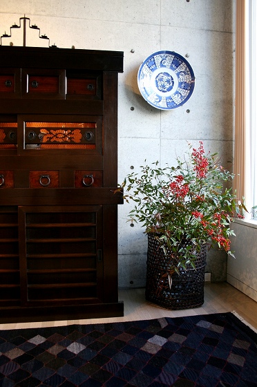 Okura Antiques Interior with tansu
