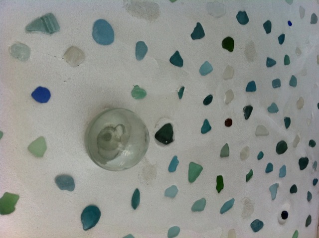 Amy Katoh's bathroom wall in Tokawa glass floats