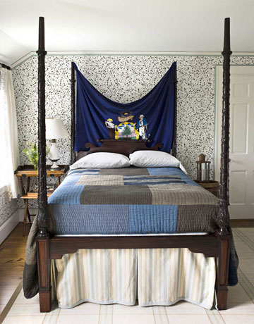 Tom Scheerer bedroom-maine-flag-splatter-wallpaper HB0411