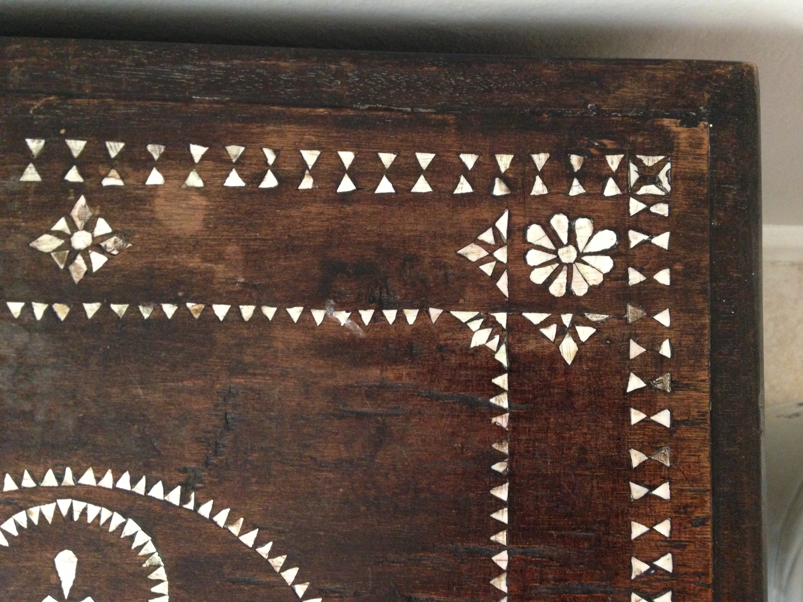 mother of pearl Lombok trunk inlay detail